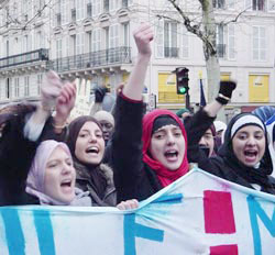 قاض إسباني يطرد محامية مسلمة من المحكمة لارتدائها الحجاب