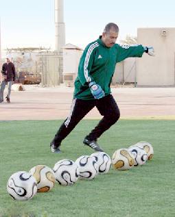 "الرماثنة" يحتجون على مباراة الخميس ومقعد مستعجل لعقل ومزيان فقد أعصابه