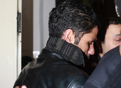 بطاقة دعوة لمشاهدة محاولة انتحار شاب