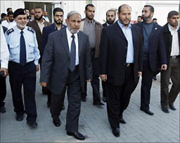 وفد من حماس في القاهرة لبحث صفقة إطلاق جلعاد شاليط