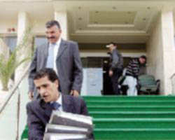 المشهد الأخير..نواب يتبادلون العزاء وآخرون التهاني