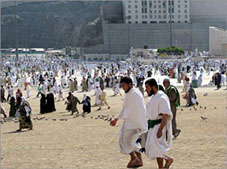 إخلاء 700 حاج عقب اندلاع حريق في فندق بالمدينة المنورة