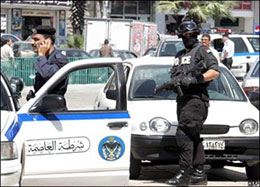 مواجهة مسلحة بين رجال أمن وذوي قيود جرمية في الشونة الجنوبية