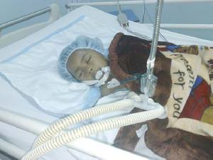 توقيف مالك ومديرة روضة لسقوط طفلة عن أرجـوحة ودخـولهـا في موت دماغـي