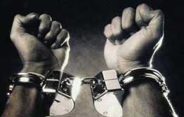 القبض على سائق سيارة دهس سيدتين ولاذ بالفرار