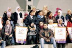 حضور العائلات للمباريات: لمسة حضارية تهذب أخلاق المشجعين