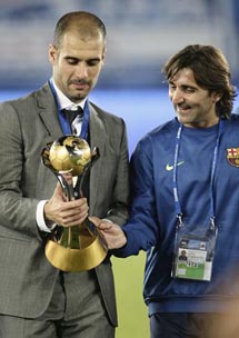 غوارديولا يقدم دموعه لـ "برشلونة العظيم"