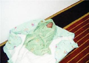 العثور على لقيط عمره أسبوعين في منطقة سد الكرامة