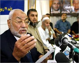 خروج نائبا المرشد السابقين.."عاكف" يعلن تشكيل مكتب الإرشاد الجديد