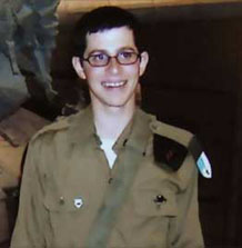 "إسرائيل" تقرر عدم المصادقة على اتفاق لمبادلة شاليط بمئات المعتقلين الفلسطينيين