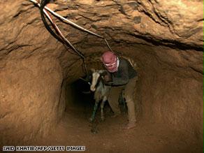 مطالب بمقاضاة مصر ومقاطعتها دوليا بسبب "الجدار الفولاذي"