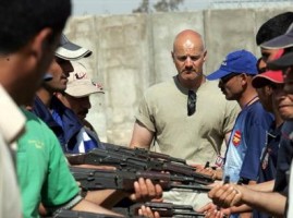 مدرب أمريكي لجنود عراقيين: أنتم جبناء كـ "... النساء" وسأجلد مؤخراتكم!!