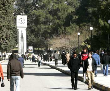 استطلاع "الأردنية " : تحسن تقييم الرأي العام الأردني لمستوى الديمقراطية في الأردن