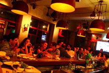 8 راقصات مصابات بالايدز يعملن بنوادي ليلية في عمان