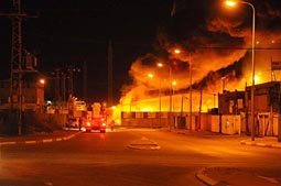 صاحب مصنع يحاول إحراق مستودعه بإربد للحصول على بوليصة التأمين