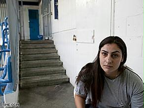 من هي المرأة التي تعطل صفقة تبادل الأسرى بين حماس وإسرائيل؟