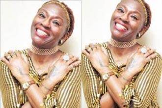 بريطانية تدعي أنها "نفرتيتي"..إذا لم تعترف بي مصر سأرمي نفسي في النيل