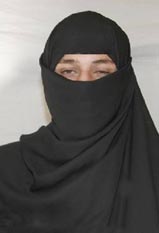 البحث الجنائي يتعامل مع 104 قضايا تنكر بالنقاب خلال العام الماضي