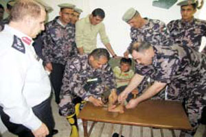 «دفاع مدني مادبا» يفك قيود طفل قيد قدميه عبثا