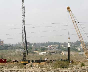 تقرير حقوقي:مصر تضخ المياه والغاز السام في الأنفاق لقتل عمال الأنفاق الفلسطينيين