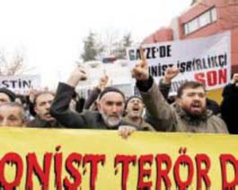 أتراك يطالبون بمحاكمة باراك بتهمة جرائم الحرب