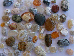 اكتشاف تلة تضم حجر كريم في منطقة العمري