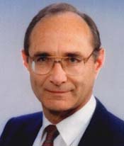 الخارجية الإماراتية تنفي وجود أية أبعاد..عوزي لانداو أول وزير إسرائيلي يزور أبوظبي