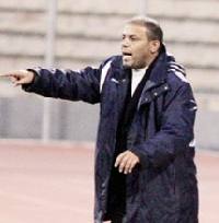 معاقبة مدرب فريق الحسين اربد بسبب التدخين.. ومدرب جديد لنادي البقعة