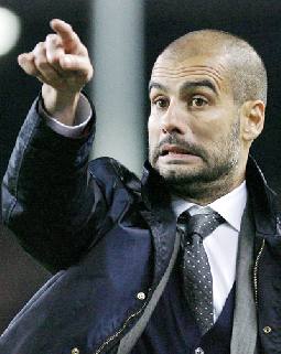 غوراديولا يبقى مدربا لبرشلونة الموسم المقبل