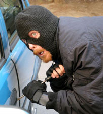 سرقة 80 ألف دينار من مركبة عامل بإحدى شركات الخلوي