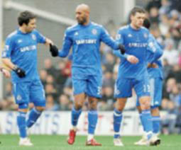 أرسنال وتشيلسي يسعيان لاستعادة الصدارة