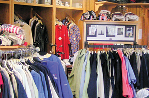 اغلبهم مصريون.. تجار يشكون من ممارسة مستثمرين أجانب مهنا وهمية