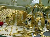 تقدر بقيمة 60 ألف دينار..القبض على سارقي محل المجوهرات في اربد