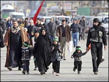 مقتل وإصابة العشرات من الزوار الشيعة في تفجير انتحاري في بغداد