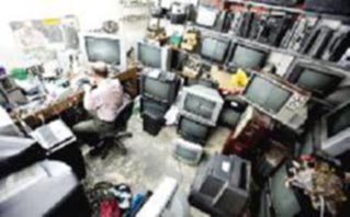 خطر يعرفه الأردنيون ولكن!!..النفايات الإلكترونية تسبب الإجهاض والسرطان وتلوث المياه الجوفية