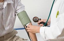 من 8 آلاف إلى 70 ألف دينار ..إغلاق مستشفيين لرفعهما قيمة فواتير العلاج لوافدين عرب