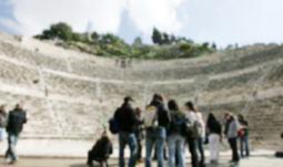 منها 41 حالة سرقة واحتيال..تسجيل 540 حادثا سياحيا في المملكة العام الماضي