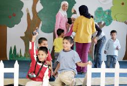 فصل الأطفال في دور رعاية الأيتام استحقاق تنظيمي يصطدم باعتبارات اجتماعية