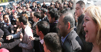 وسط نداءات باستقالة الوزير..طلبة التوجيهي يقتحمون مديرية الامتحانات في عمان