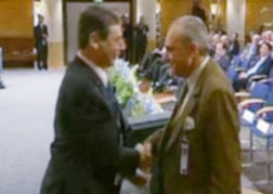 خلفيات قصة مصافحة الأمير تركي الفيصل لنائب وزير الخارجية الإسرائيلية