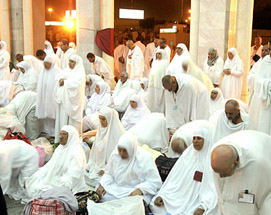 وزارة الأوقاف تعتزم فرض دينار على كل معتمر مقابل خدماتها