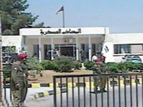 التحقيق مع 3 أشخاص متهمين بـ"إحراق" محل لبيع الخمور في إربد