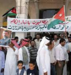 اعتصام العشرات من عمال المياومة أمام الرئاسة وسط رفض لاستماع مطالبهم