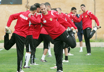 عبد الله ذيب ينضم لقافلة المنتخب.. وعبد القادر يدعو الجمهور للمؤازرة