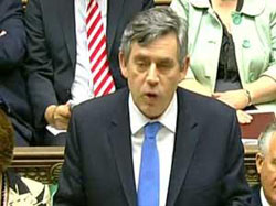 التحقيق مع رئيس وزراء بريطانيا لسبه موظفيه وشدهم من ياقاتهم ودفعهم جانبا