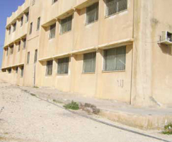 «الأغنام» تشارك طلاب مدرسة حكومية في عمان طابورهم الصباحي