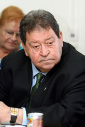 نتنياهو لـ بن إليعازر: عندما رأيت عناقك للرئيس مبارك شعرت أنك كنز لإسرائيل