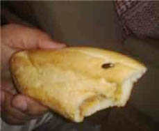 العثور على صرصور في رغيف خبز بمنطقة الحسا