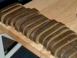 إحباط محاولة بيع 180 كغم حشيش و 80 الف حبة كبتاجون