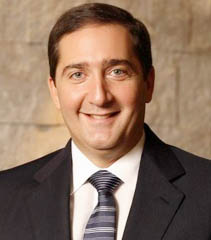 طالب بالجامعة الأردنية يدعو الرئيس إلى وليمة في بيته